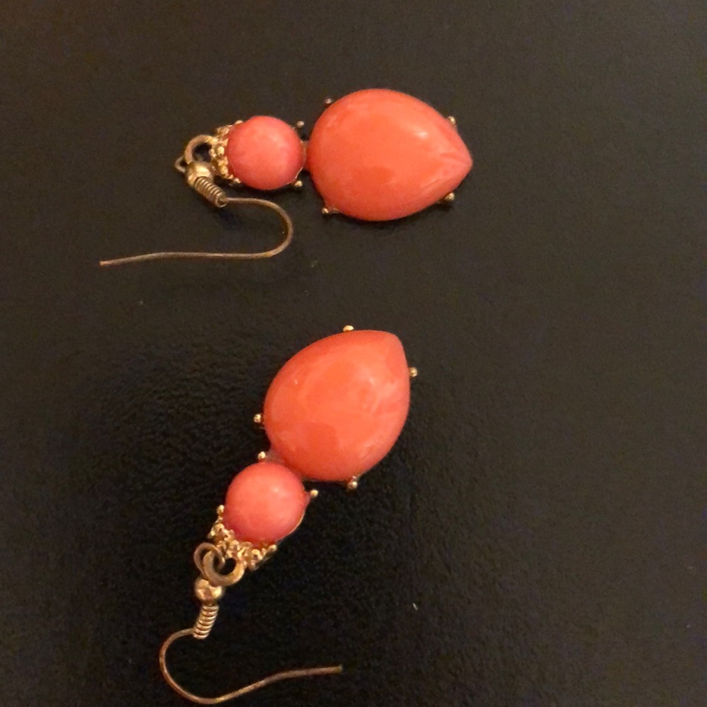 Beautiful coral and gold drop earrings.